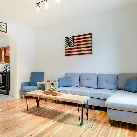 Cozy Retreat In Downtown Lancaster With Backyard Patio Apartment Exterior photo
