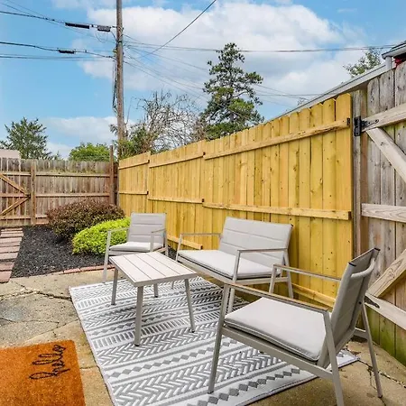 Cozy Retreat In Downtown Lancaster With Backyard Patio Apartment Exterior photo