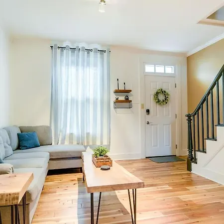 Cozy Retreat In Downtown Lancaster With Backyard Patio Apartment Exterior photo