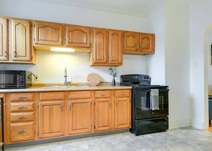 Cozy Retreat In Downtown Lancaster With Backyard Patio